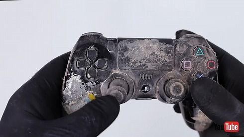 ボロボロのPS4コントローラーをガチお掃除したら…… べっとり汚れをプロ