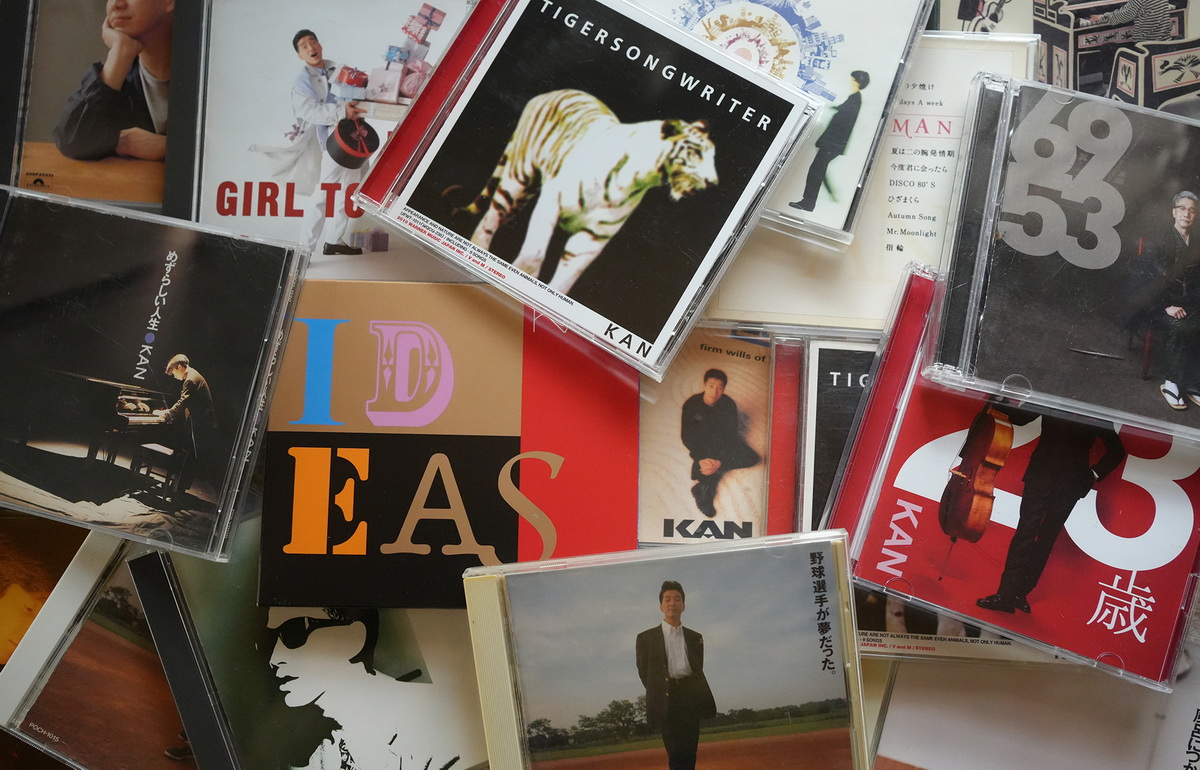 「愛は勝つ」だけじゃない！ KANの名曲8選 切ない曲、笑える曲……25年来のファンが厳選紹介 (l_kan_album_23122801