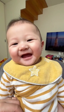 笑顔の赤ちゃん