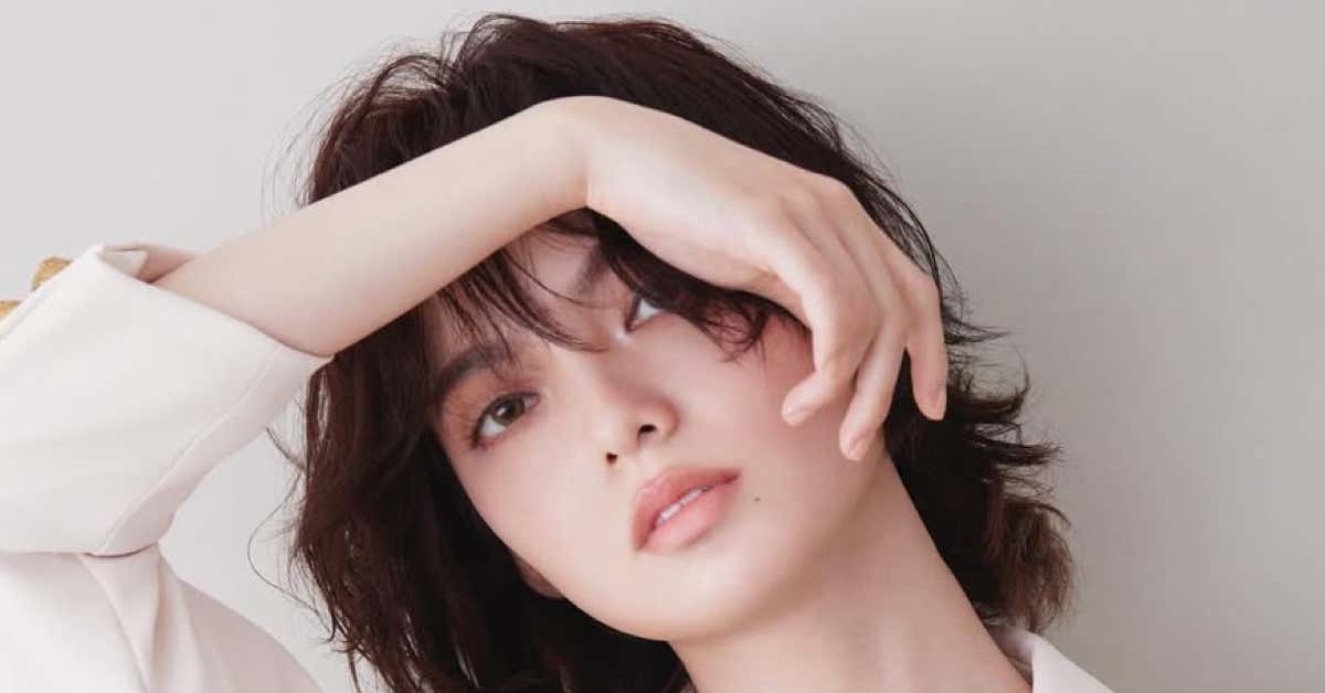 平手友梨奈、50万円超の“ボーイッシュな衣装”か “オシャレすぎる 