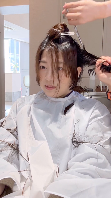 ロングヘアのくせ毛超多毛女性がばっさりカット