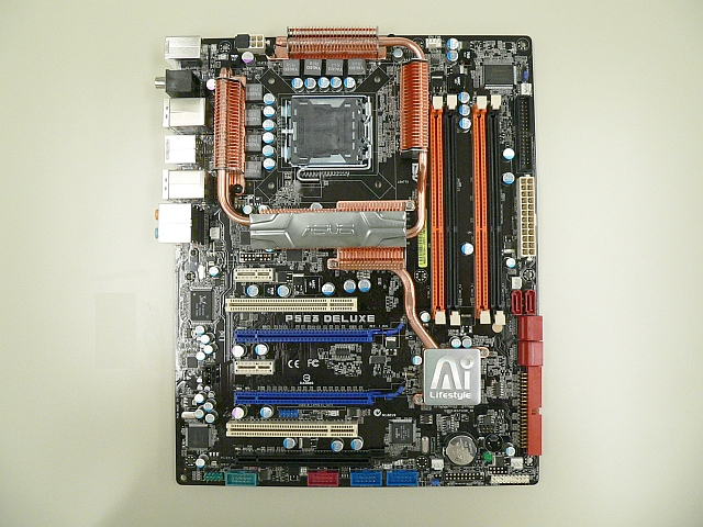まずは写真でみる、ASUSのIntel X38マザー「P5E3 Deluxe」：イマドキの