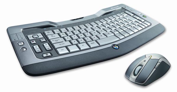 MS、バックライト機能付きのBluetoothワイヤレスキーボードなど3製品を