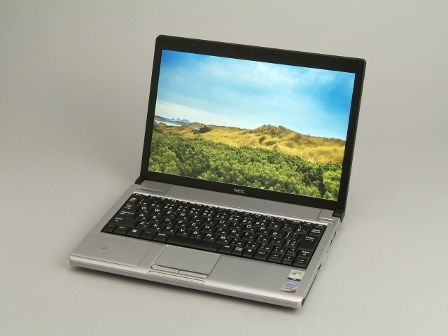 国産モバイルノートは低価格ノートに対抗できるか？──NEC「UltraLite