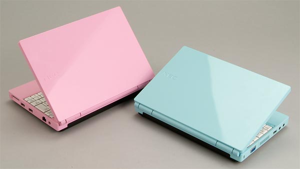 液晶のサイズアップとカラフルなボディでイメチェンしたNetbook