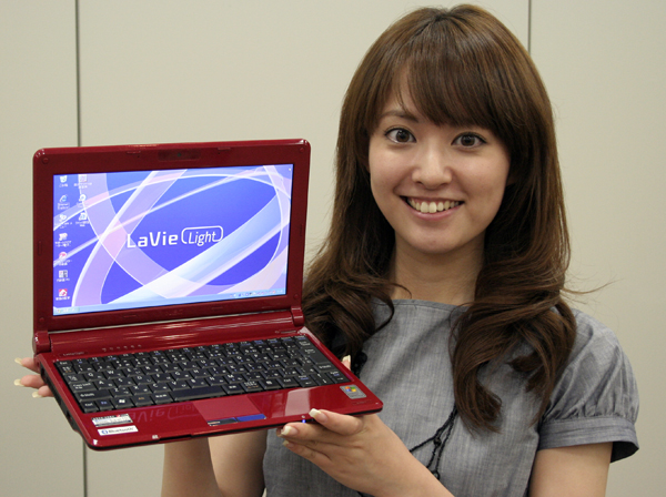 新型「LaVie Light」を踏みつけてもらった - ITmedia PC USER
