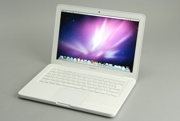性能も機能も“Pro”並みの「MacBook White」を試す：これは安い 
