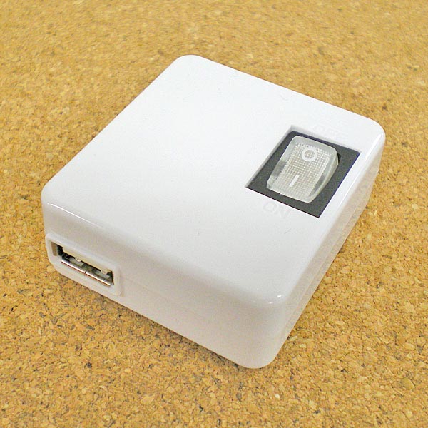 1000mA出力仕様で、ちょっと便利なスイッチ付き──「電源スイッチ付き USB-ACアダプタ」：価格は699円 - ITmedia PC USER