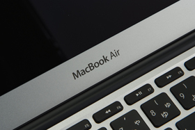 11インチ MacBook Air i5/メモリ4/SSD128/カメラ/薄型