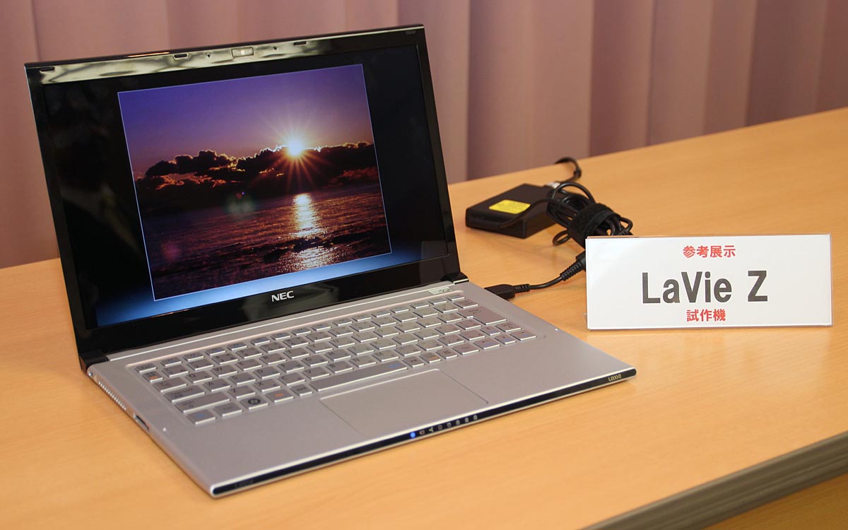 期待の超軽量Ultrabook「LaVie Z」、再びチラ見せ 「VAIO Z」と 