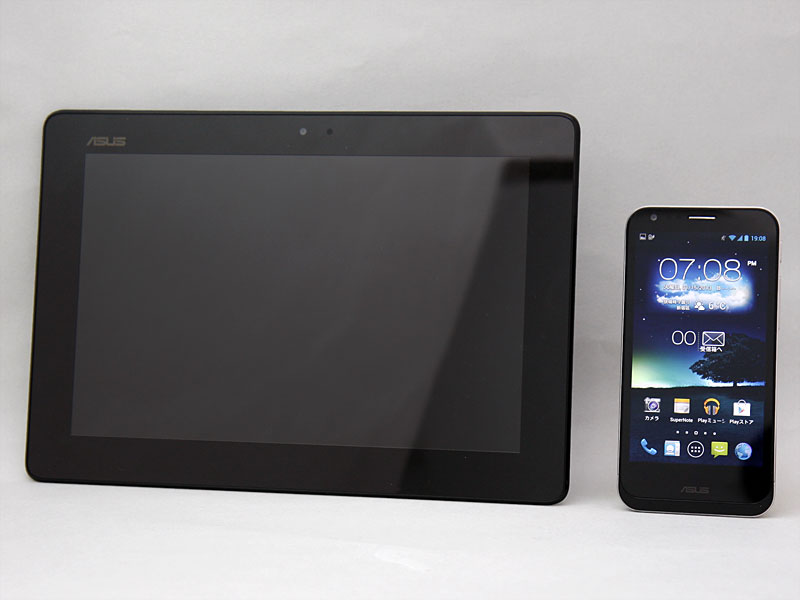 合体してタブレットに変身するスマホ――「PadFone 2」を写真と動画でチェック：SIMフリーで日本上陸（1/2 ページ） - ITmedia PC  USER