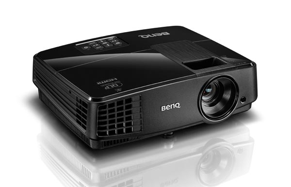 BenQ□超単焦点プロジェクター□MW817ST□3000ルーメン BenQ□超単焦点プロジェクター□MW817ST□3000ルーメン