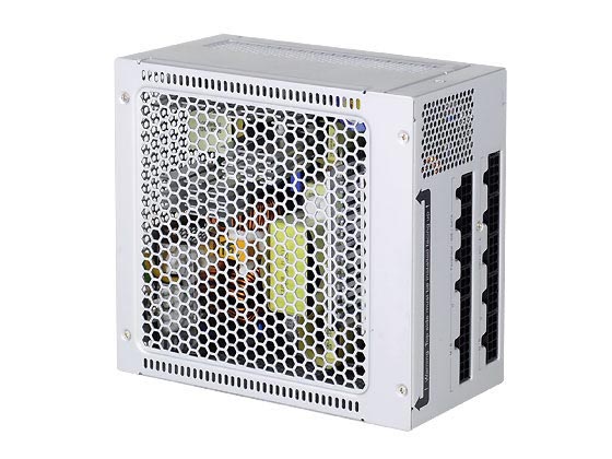 SilverStone、ファンレス設計のPLATINUM認証520ワットATX電源「SST