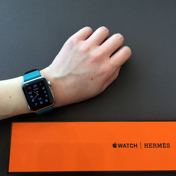 彼氏にもらいたい！ 「Apple Watch Hermes」新色ストラップ試着 