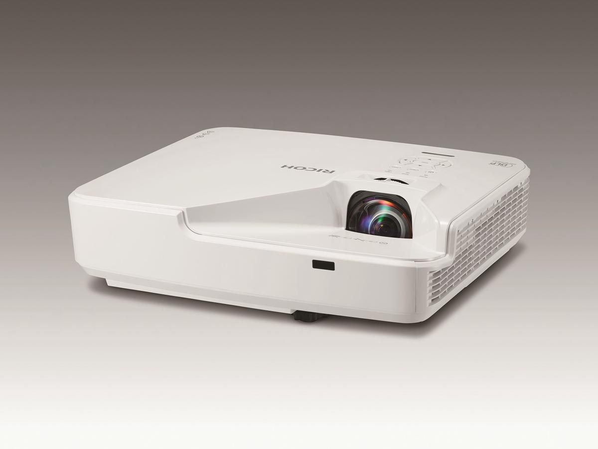 リコー、レーザー光源を採用した短焦点プロジェクター「RICOH PJ WXL4540」など3機種を発表 - ITmedia PC USER