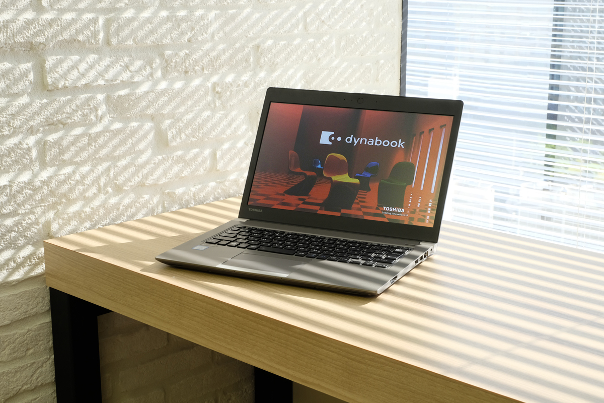 新しい働き方には、質実剛健なモバイルPCを――「dynabook R63」が 