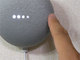 「Google Home Mini」を壁掛けで使いやすくするワザ　ボタン配置の入れ替えが可能に