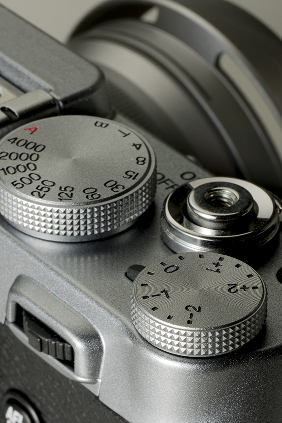 父との絆、ローレットの感触――富士フイルム「FinePix X100」：矢野渉の