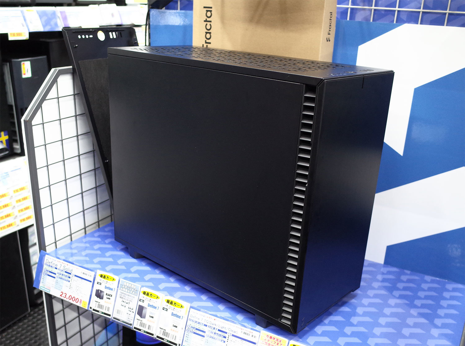 高い静音性と光モノで自在に遊べるPCケース「Define 7」がデビュー