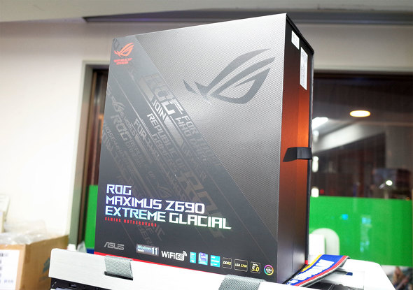 ROG MAXIMUS Z690 EXTREME GLACIAL