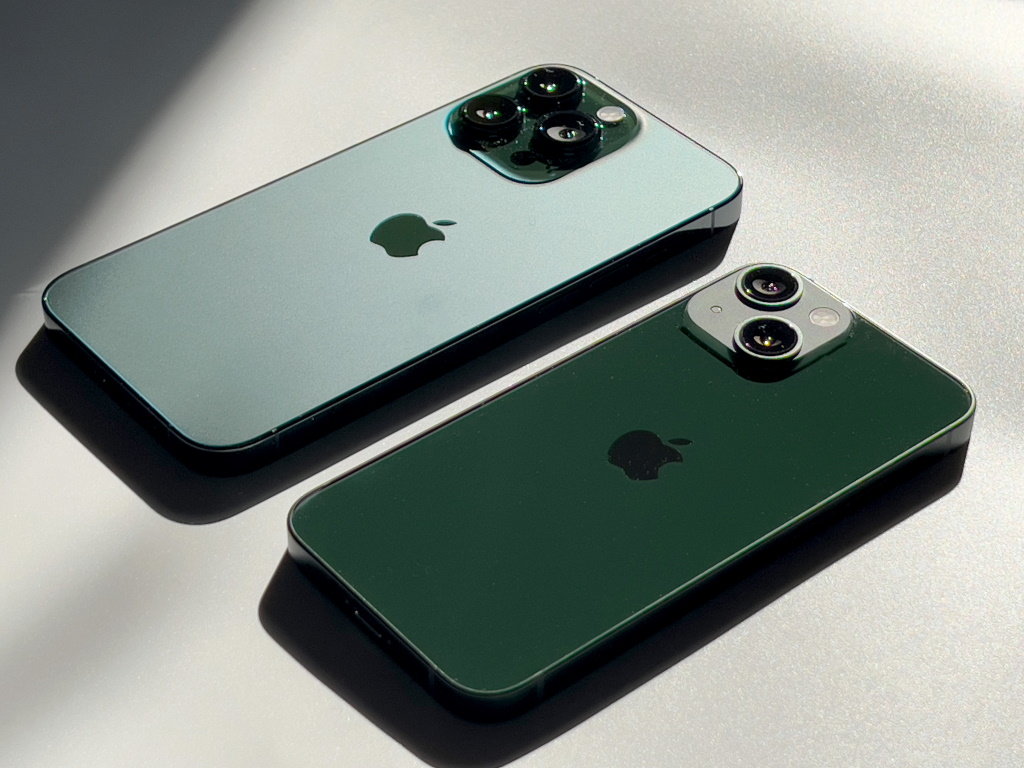 色的にも意義的にも深みがある緑色――「iPhone 13」「iPhone 13