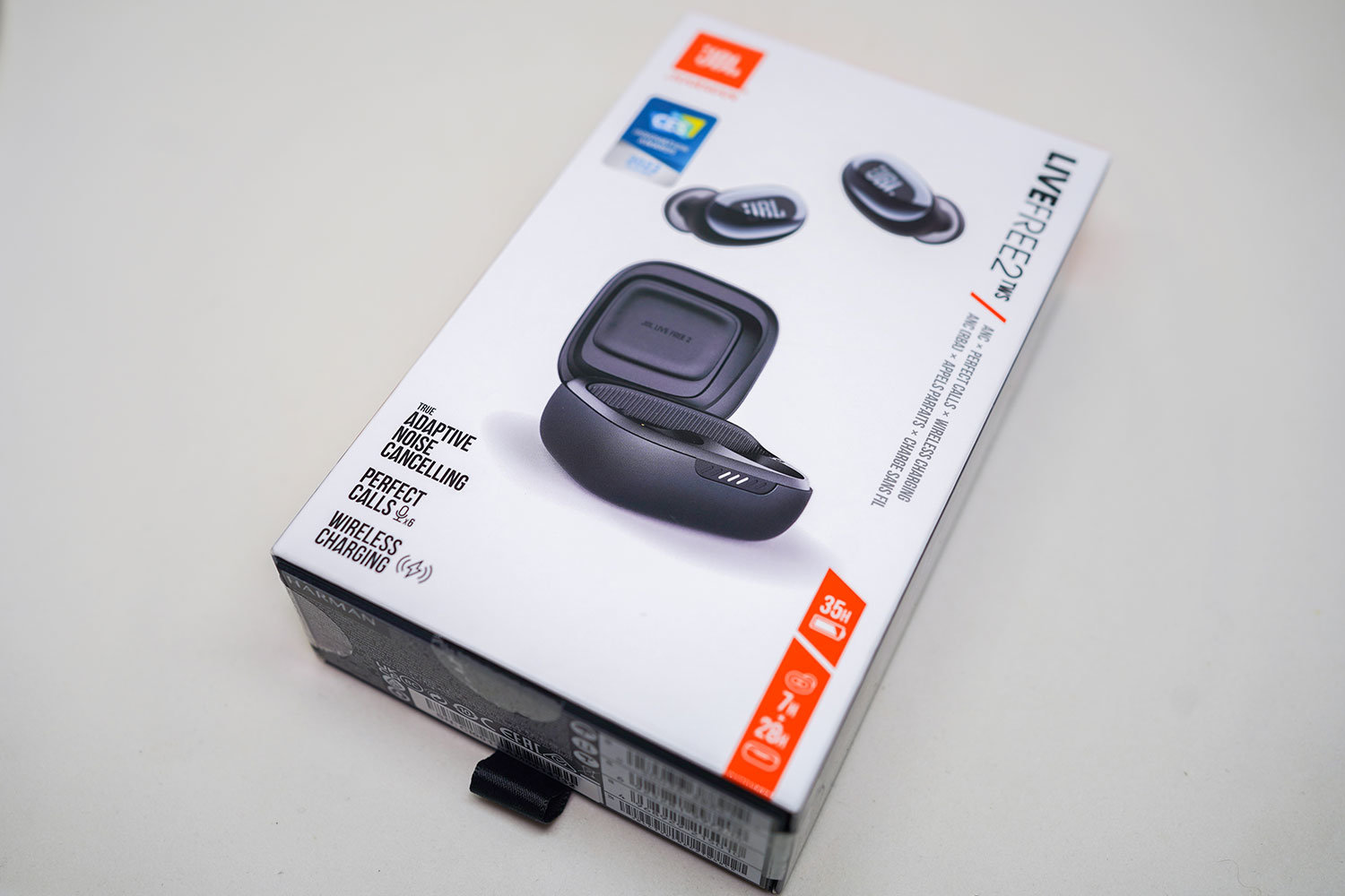 ビデオ会議にも便利！ 高コスパで多機能すぎる「JBL LIVE FREE 2 TWS