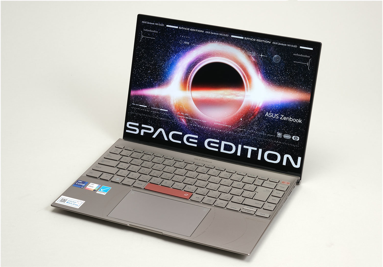 新たなモバイルpcの可能性を感じさせる Zenbook 14x Oled Space Edition を試す 宇宙で活躍した レジェンド を称えるスペシャルモデル 1 5 ページ Itmedia Pc User