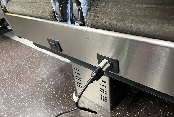 }EXRs[^[ MousePro-M600F4