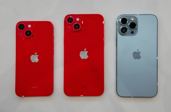 iPhone 14, 14 Plus, 13 Pro Max from left.  The new series 14 Plus is close to the size of the conventional 13 Pro Max
