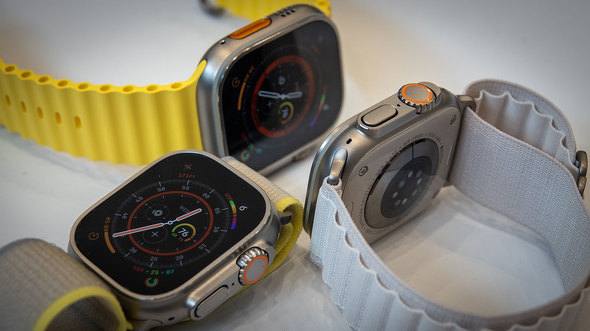 The case is huge at 49 mm, but the battery life is as long as 60 hours "Apple Watch Ultra"