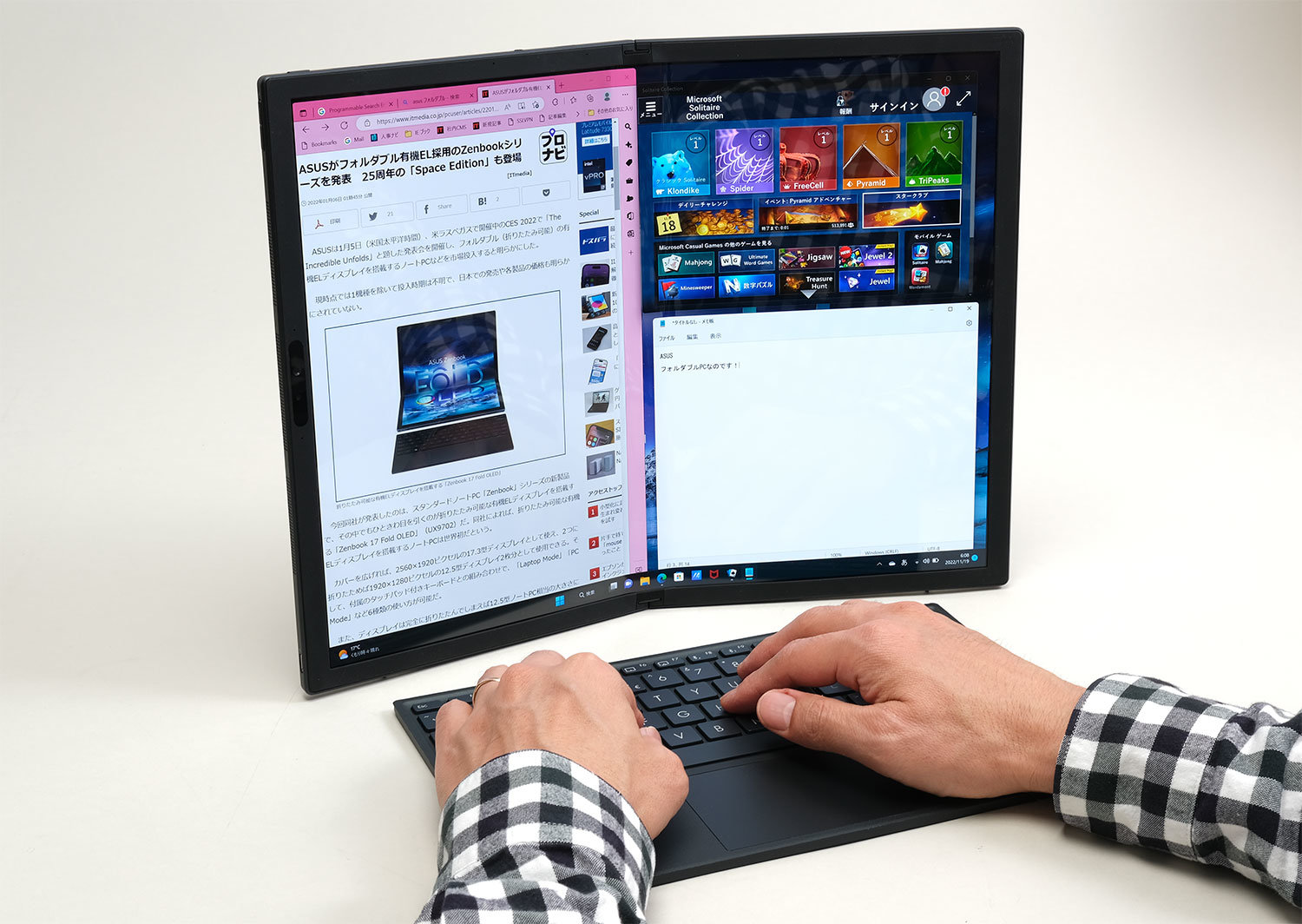 17.3型の大画面を折りたたんで持ち歩けるフォルダブルPC「Zenbook 17