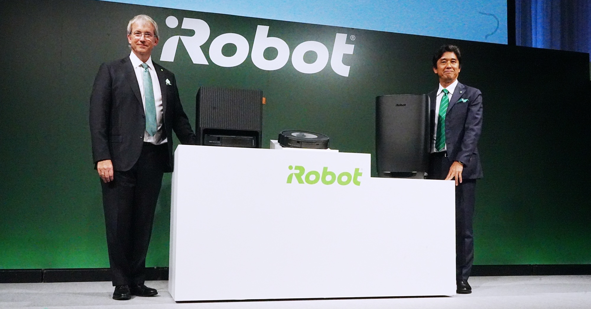 ロボット掃除機「ルンバ コンボ j9+」と、ルンバと連動する空気清浄機 