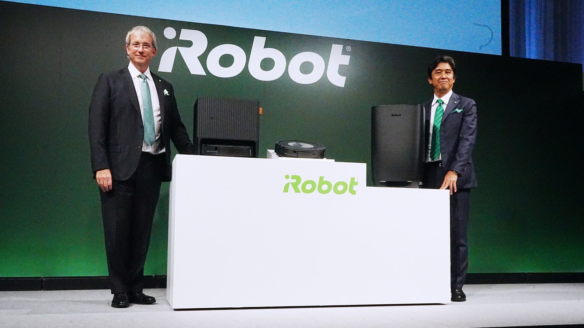 ロボット掃除機「ルンバ コンボ j9+」と、ルンバと連動する空気清浄機