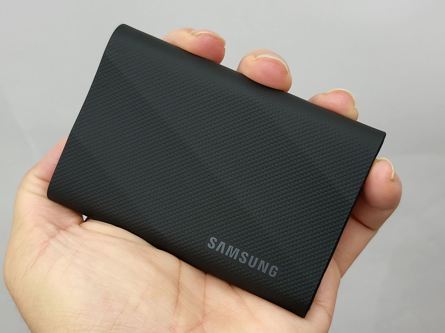 Samsung Portable SSD T9」は片手サイズで胸ポケットもOKなUSB 3.2 Gen ...