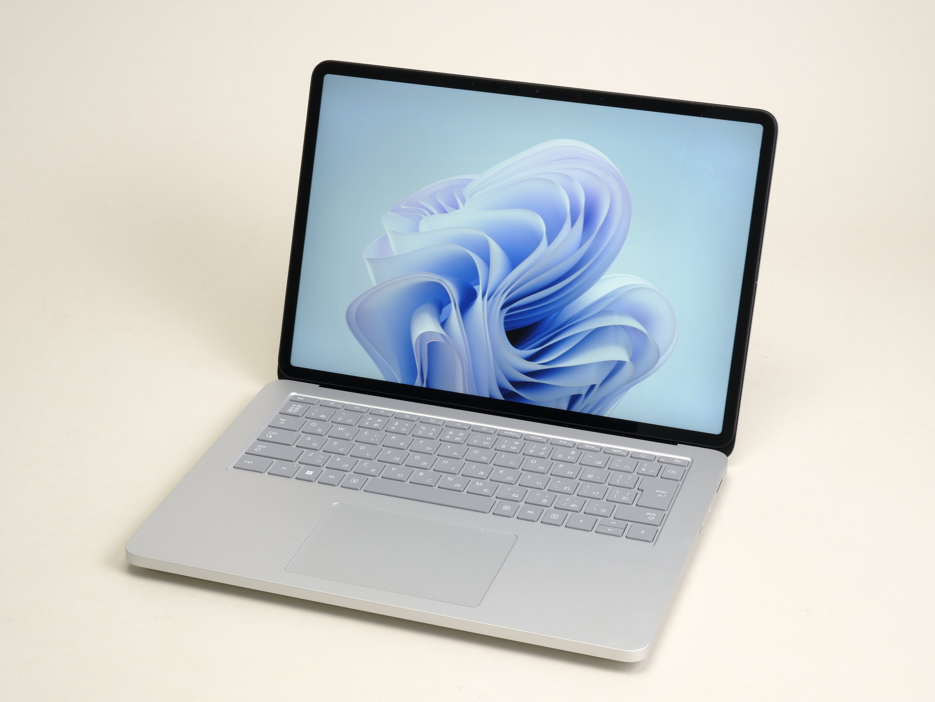 3スタイルで運用できるプレミアムな2in1ノートPC「Surface Laptop 