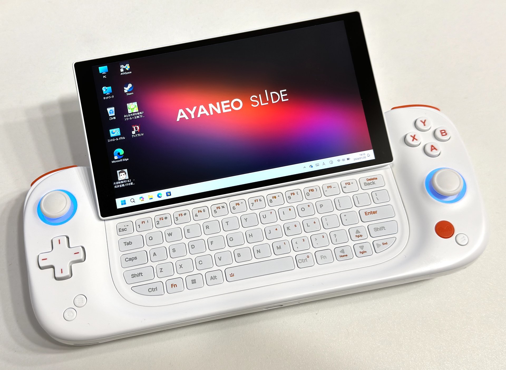 魅惑のスライドキーボード付きポータブルゲーミングPC「AYANEO SLIDE