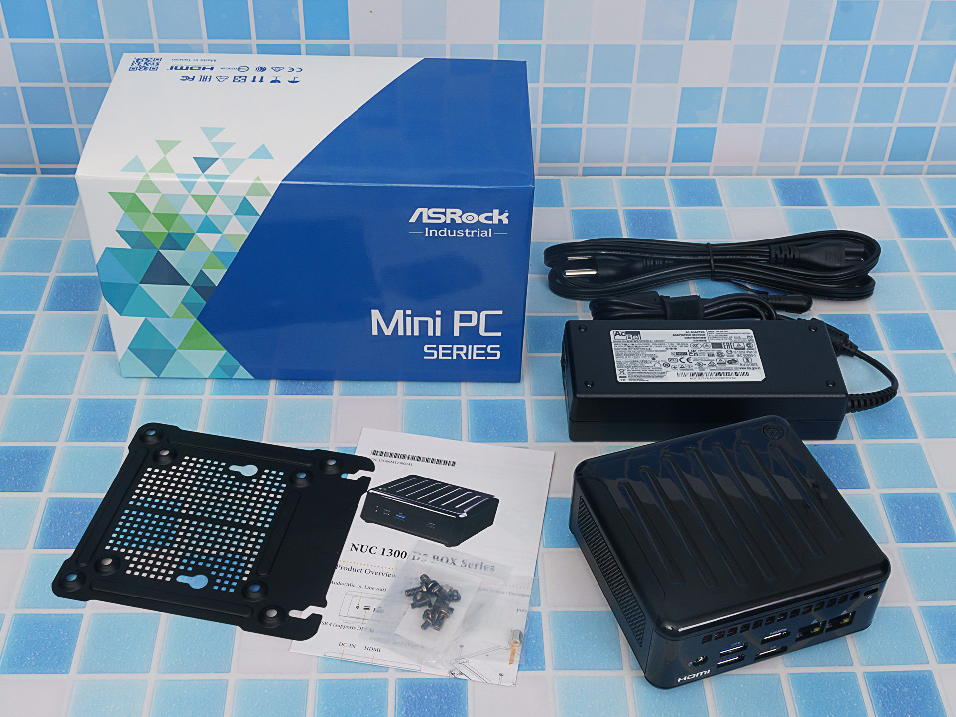 省スペースかつ静音省電力が魅力 手のひらサイズのNUCベアボーン