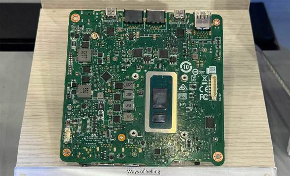 Cubi NUC 13MQG Cubi NUC 1MG MSI