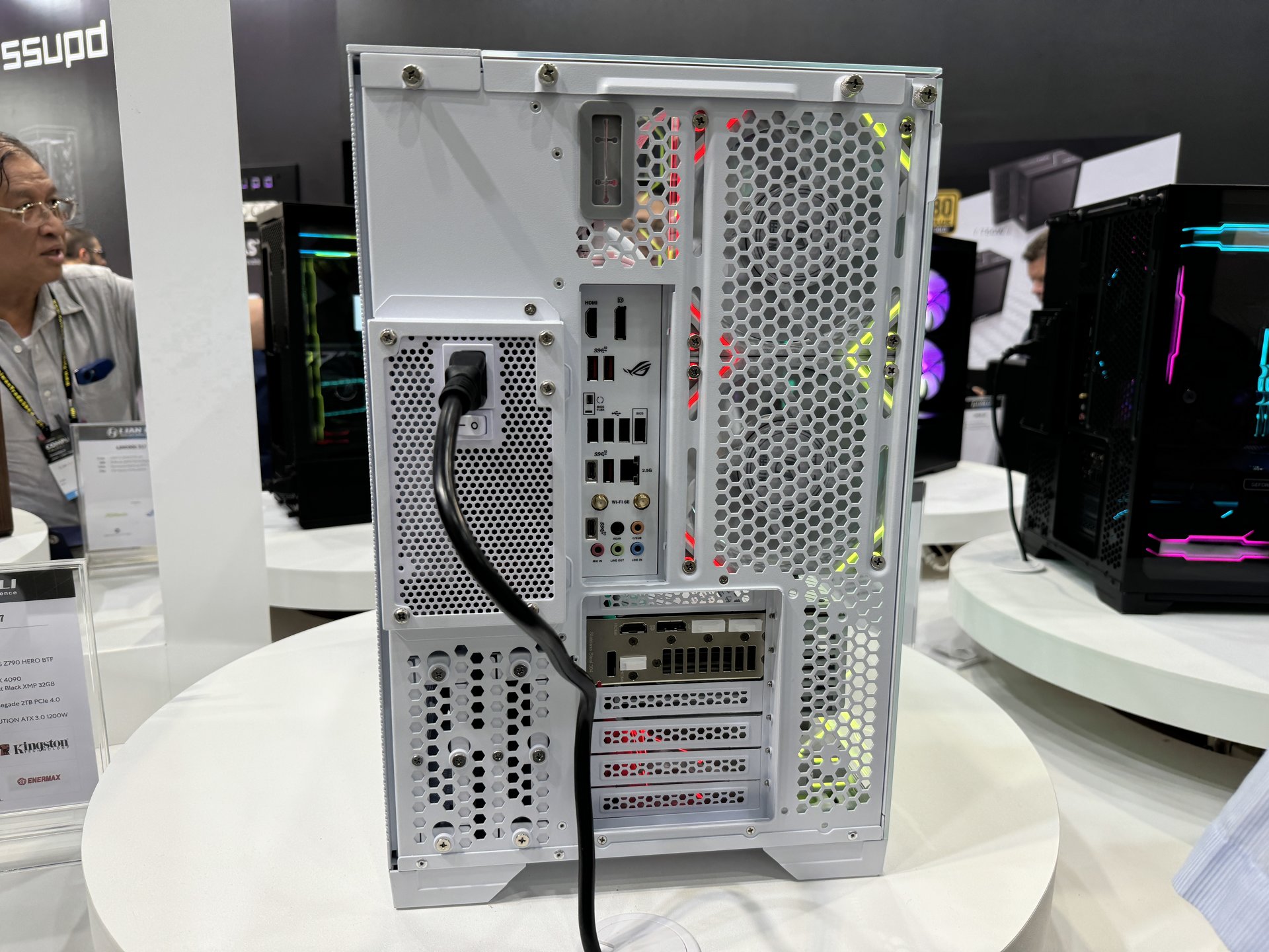木製“オシャレ”から背面コネクターマザボ対応PCケースまで Lian Liブース (l_ky5622_com04L-05.jpg ...