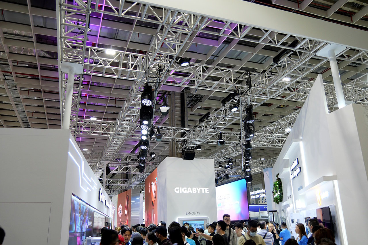 サーバも大人気だった「GIGABYTE（ギガバイト）」ブース AI時代に向け