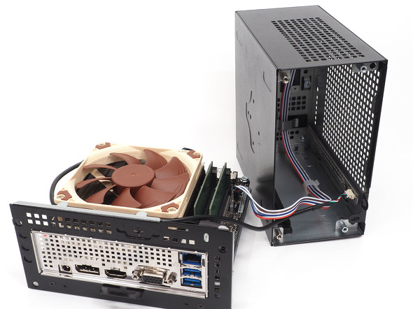 ASRockの「DeskMini X600」には自作PC気分を手軽に味わえる