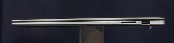 ASUS JAPAN Ryzen AI 300 V[Y Copilot{ PC Ready Ceraluminum Z~i 16^