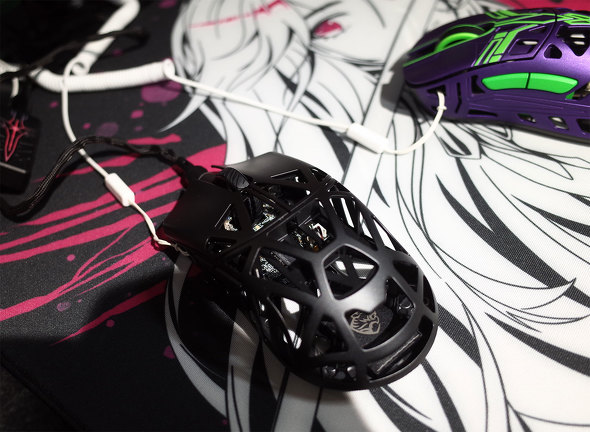 uBEAST X 8KiXeubNjv̓Wi