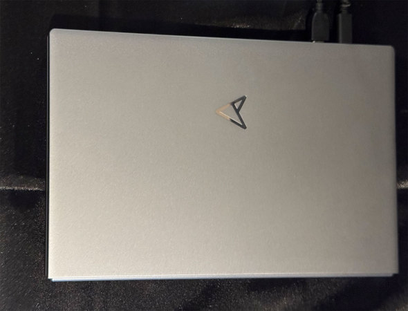 ASUS ZenScreen Fold OLED MQ17QH ASUS JAPAN oCfBXvC L@EL ܂肽