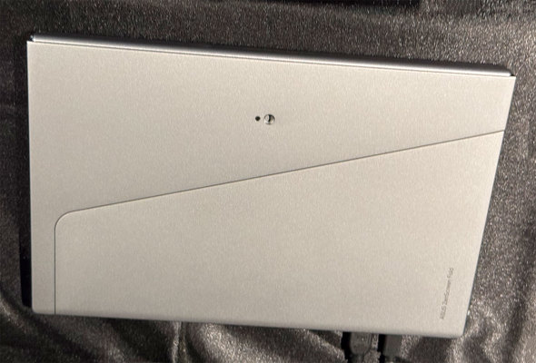 ASUS ZenScreen Fold OLED MQ17QH ASUS JAPAN oCfBXvC L@EL ܂肽