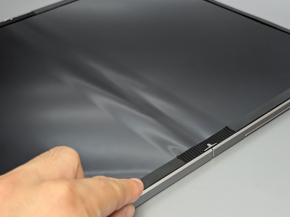 ASUS ZenScreen Fold OLED MQ17QH 17.3C` oCfBXvC tH_u 2܂