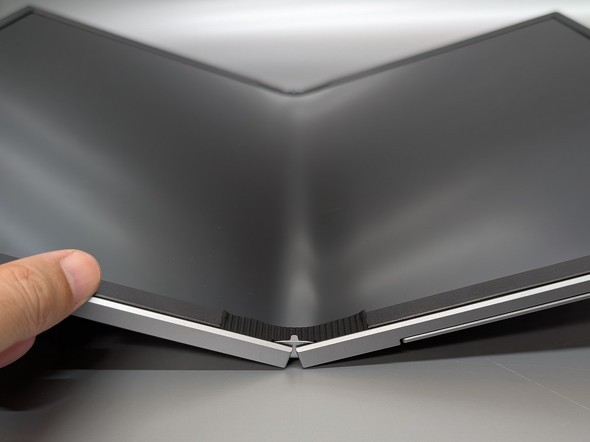 ASUS ZenScreen Fold OLED MQ17QH 17.3C` oCfBXvC tH_u 2܂