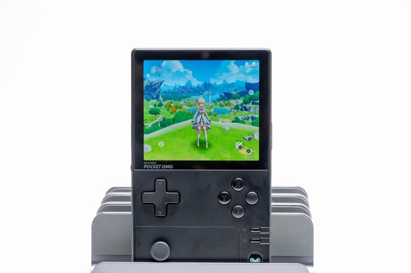 ゲームボーイ世代直撃な縦型Androidデバイス「AYANEO POCKET DMG」を