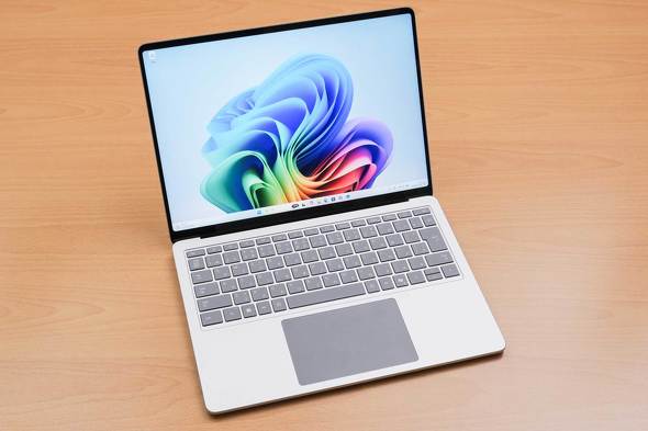 v킸Ă܂QualcommڃfuSurface Laptop 7v