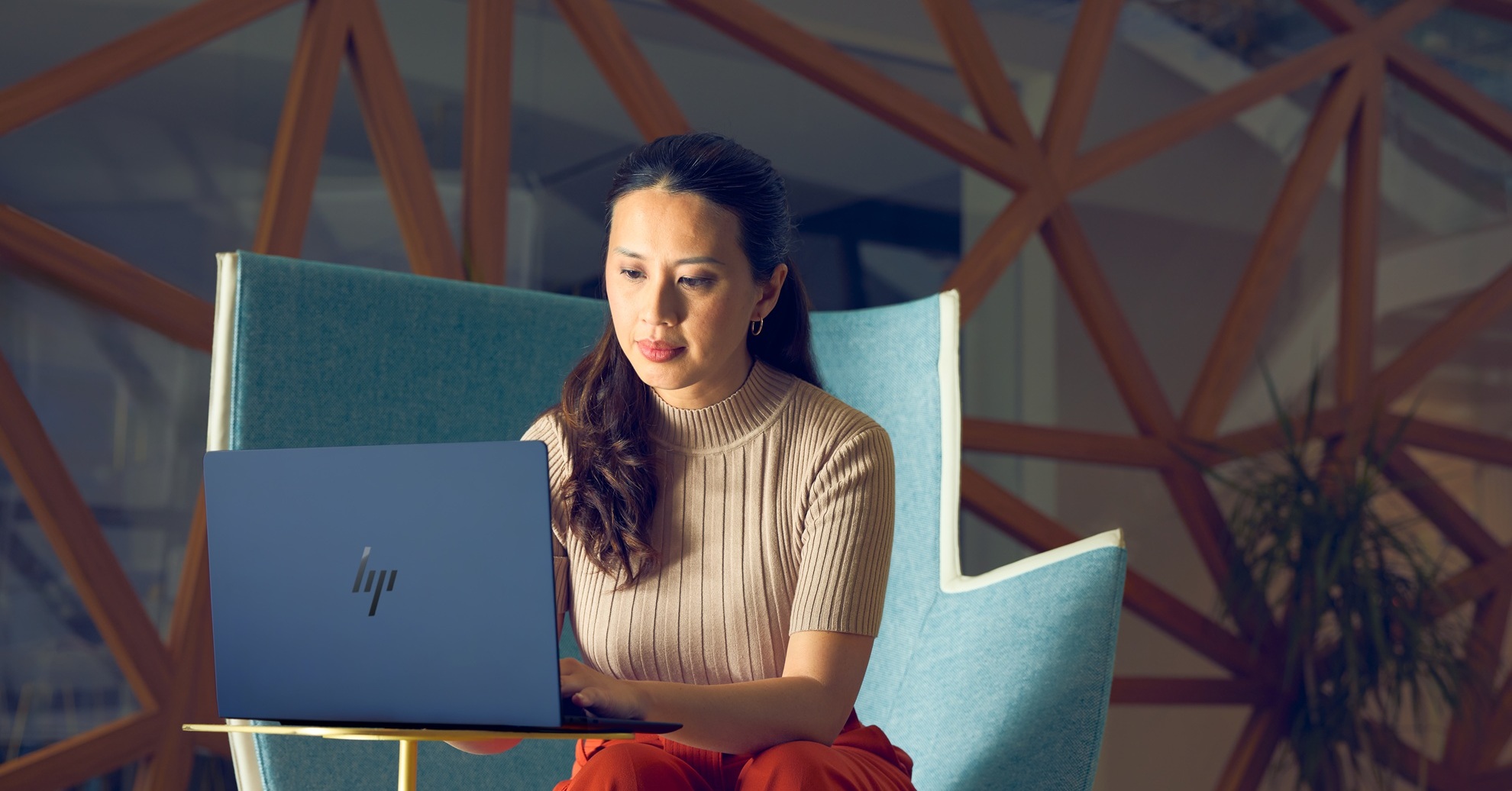 HP、2025年に投入するPCの新製品を披露 Intel版「EliteBook